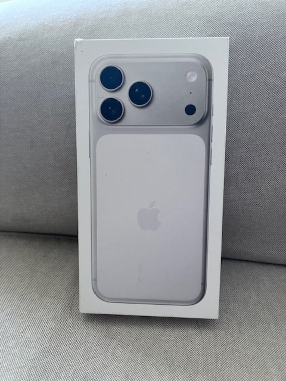 Apple iPhone 17 Pro Max - White Box - EUC